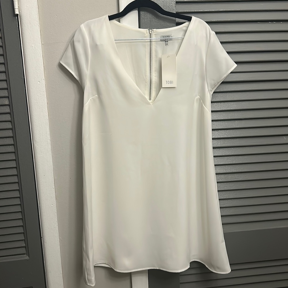Tobi • white v neck dress • size M